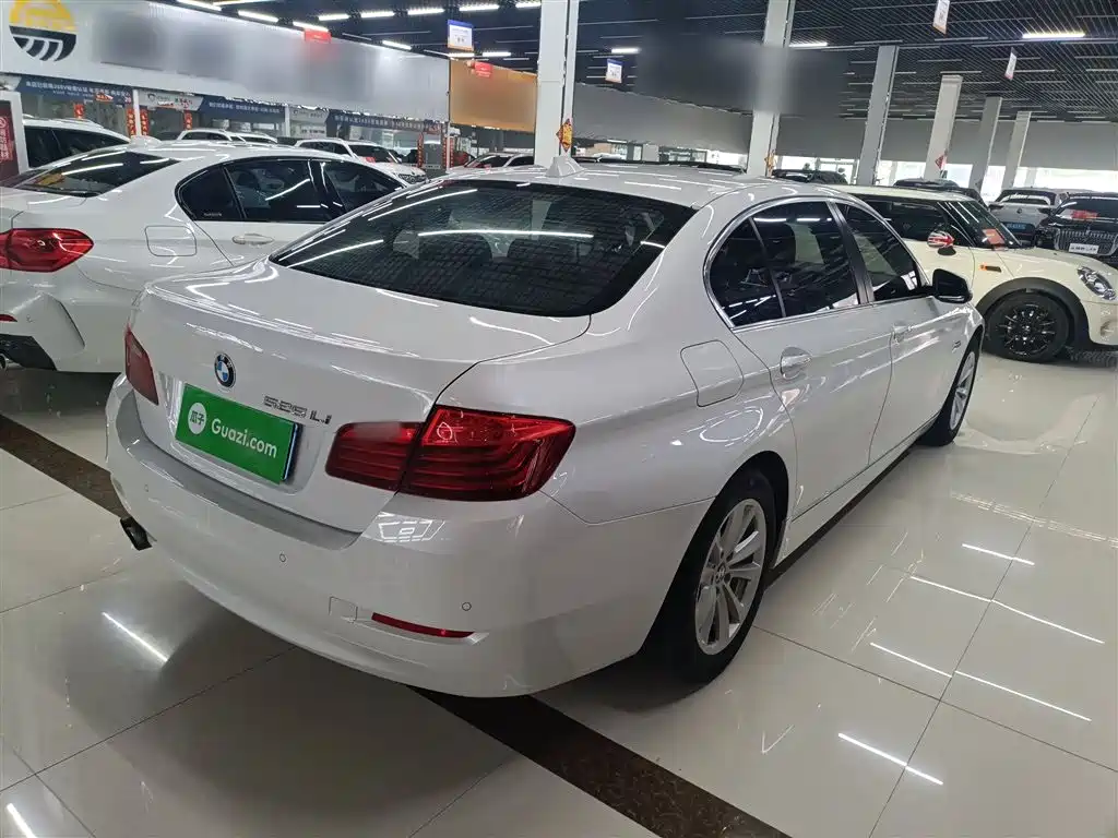 BMW 5 Series 2017 520Li Classic Edition фото 7