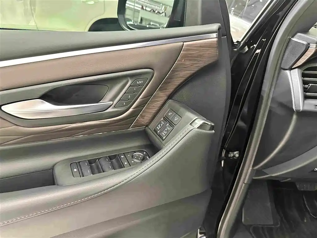 Toyota Vellfire 2026 2025 Crown Hybrid 2.5L Ink Gold Executive Edition
