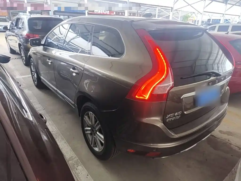Фото 5 - Volvo XC60