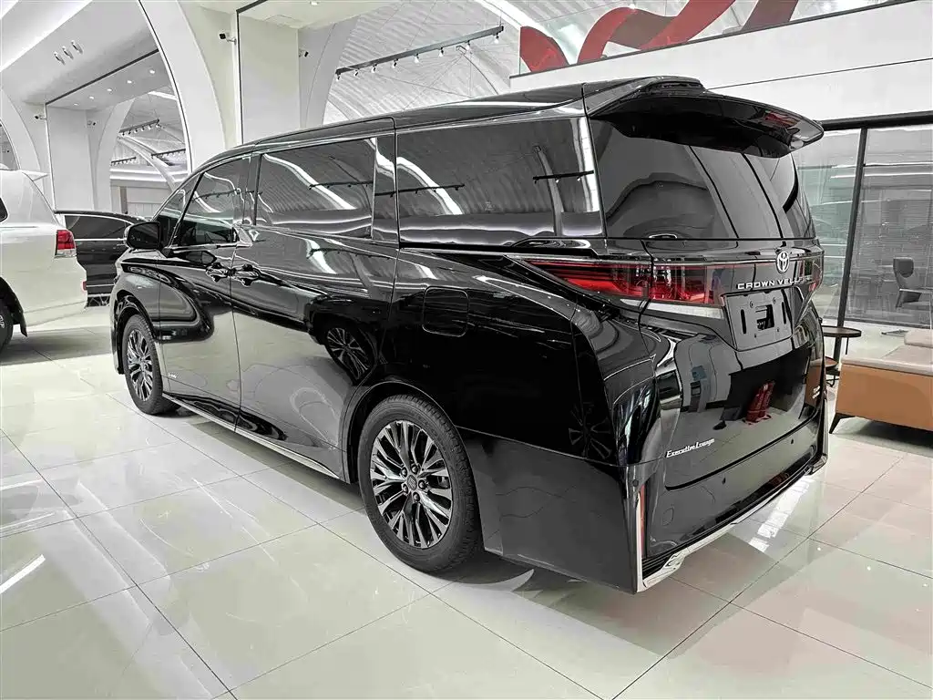Toyota Vellfire 2026 2025 Crown Hybrid 2.5L Ink Gold Executive Edition
