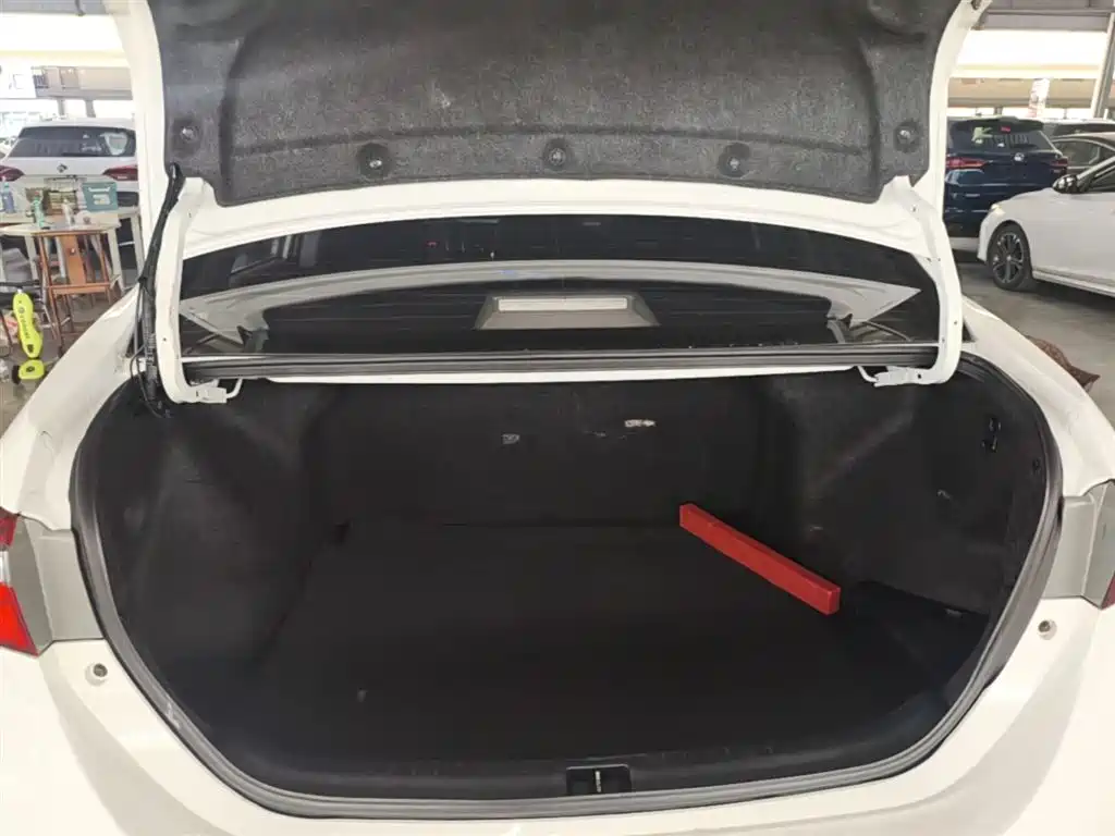 Toyota Corolla 2017 Facelift 1.6L S-CVT GL фото 19