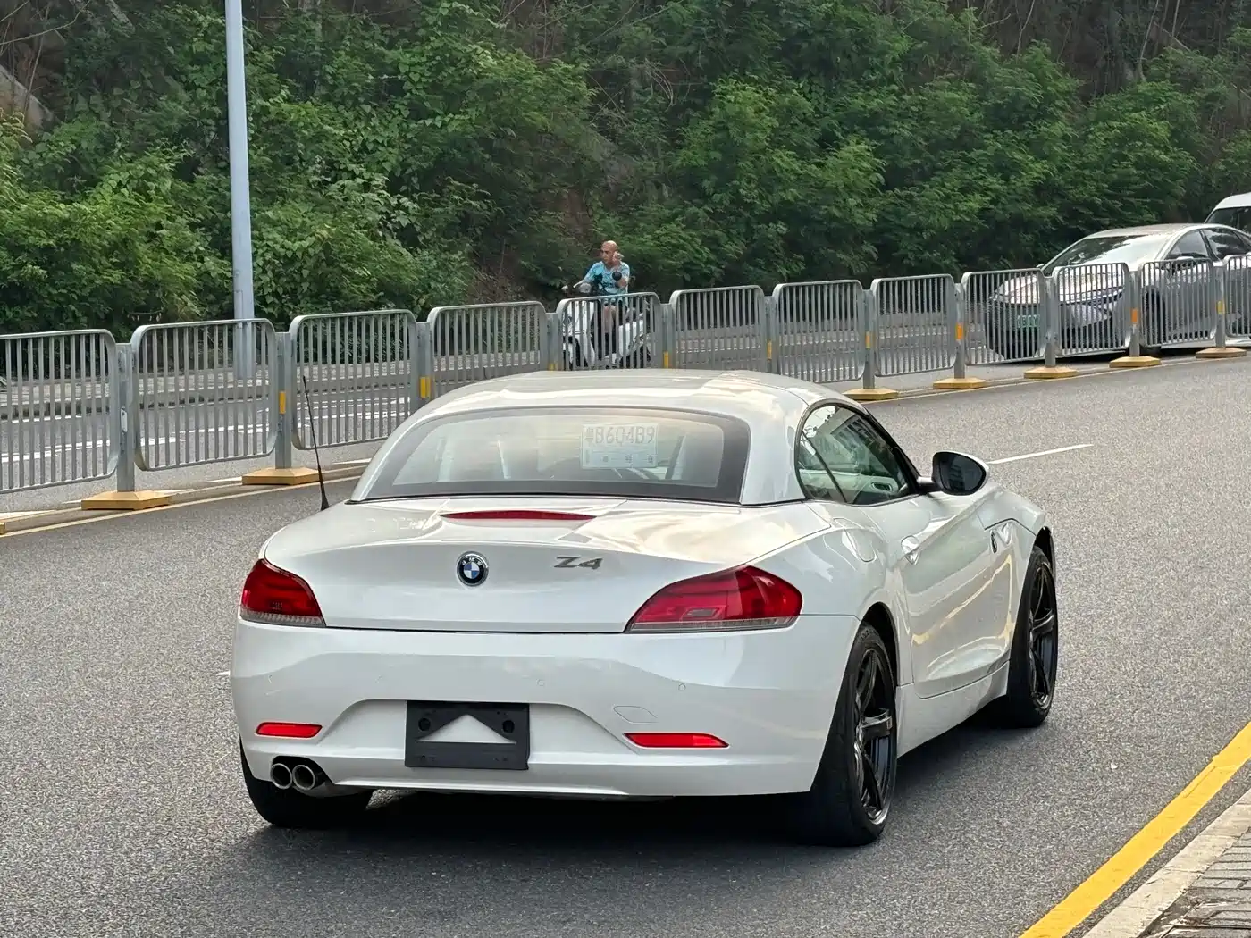 BMW Z4 2013 sDrive20i Leading фото 20