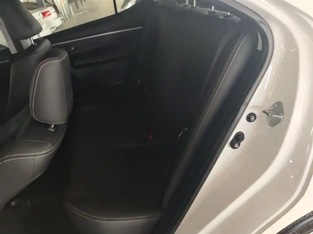 Toyota Corolla 2017 Facelift 1.6L S-CVT GL фото 17