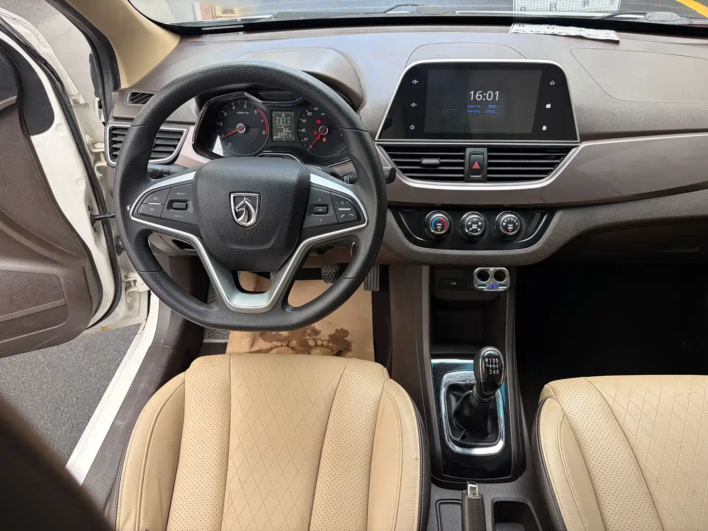 Baojun 310W 2017 2017 1.5L Manual Fashion Edition (China V)