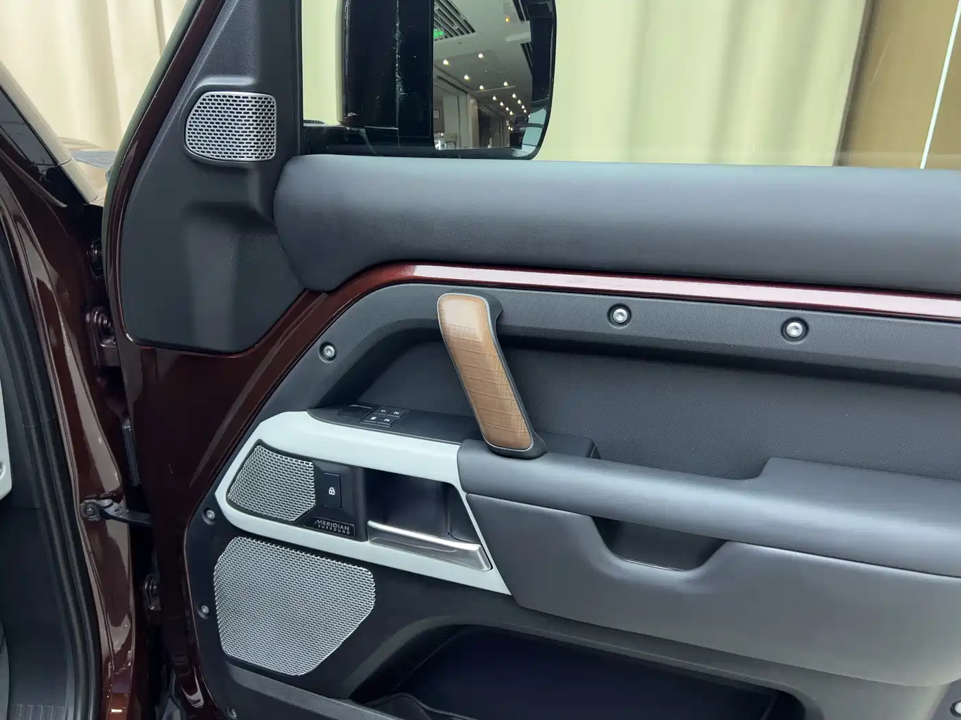 Land Rover Defender 2023 Model Year 130 3.0T P400 HSE фото 5