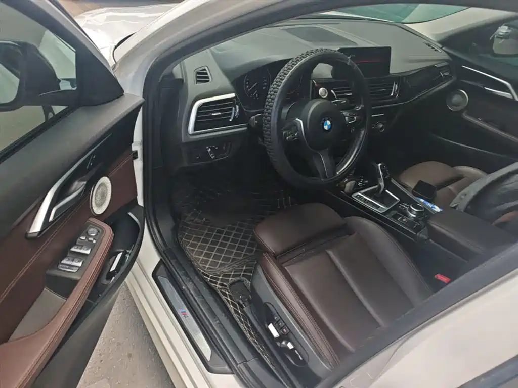 BMW 1-SERIES