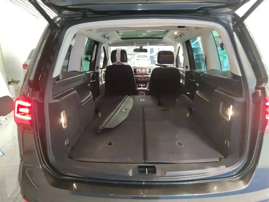 Volkswagen Sharan 2016 380TSI Comfort 7-seater фото 19