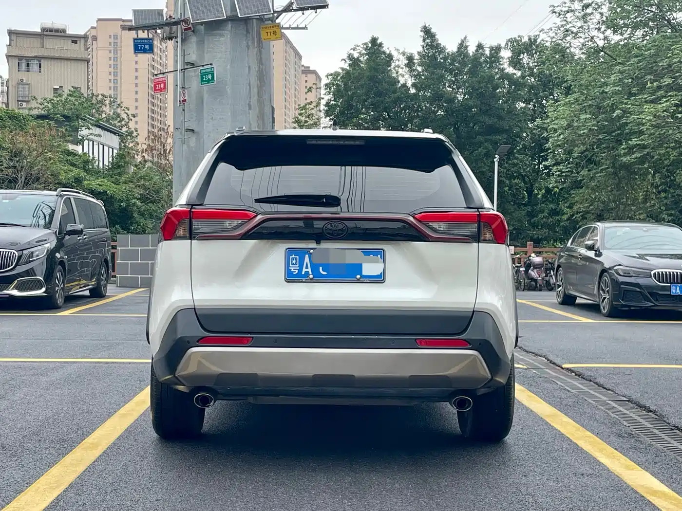 Toyota RAV4 Rongfang 2020 Hybrid 2.5L E-CVT AWD Elite Edition фото 4