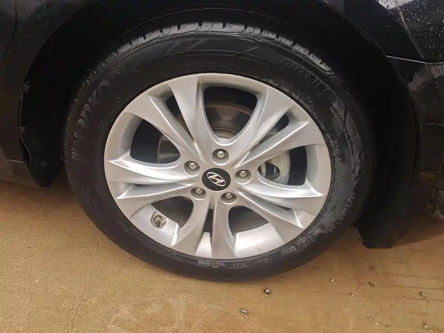 Hyundai Sonata 2011 2.0L Automatic Fashion фото 6