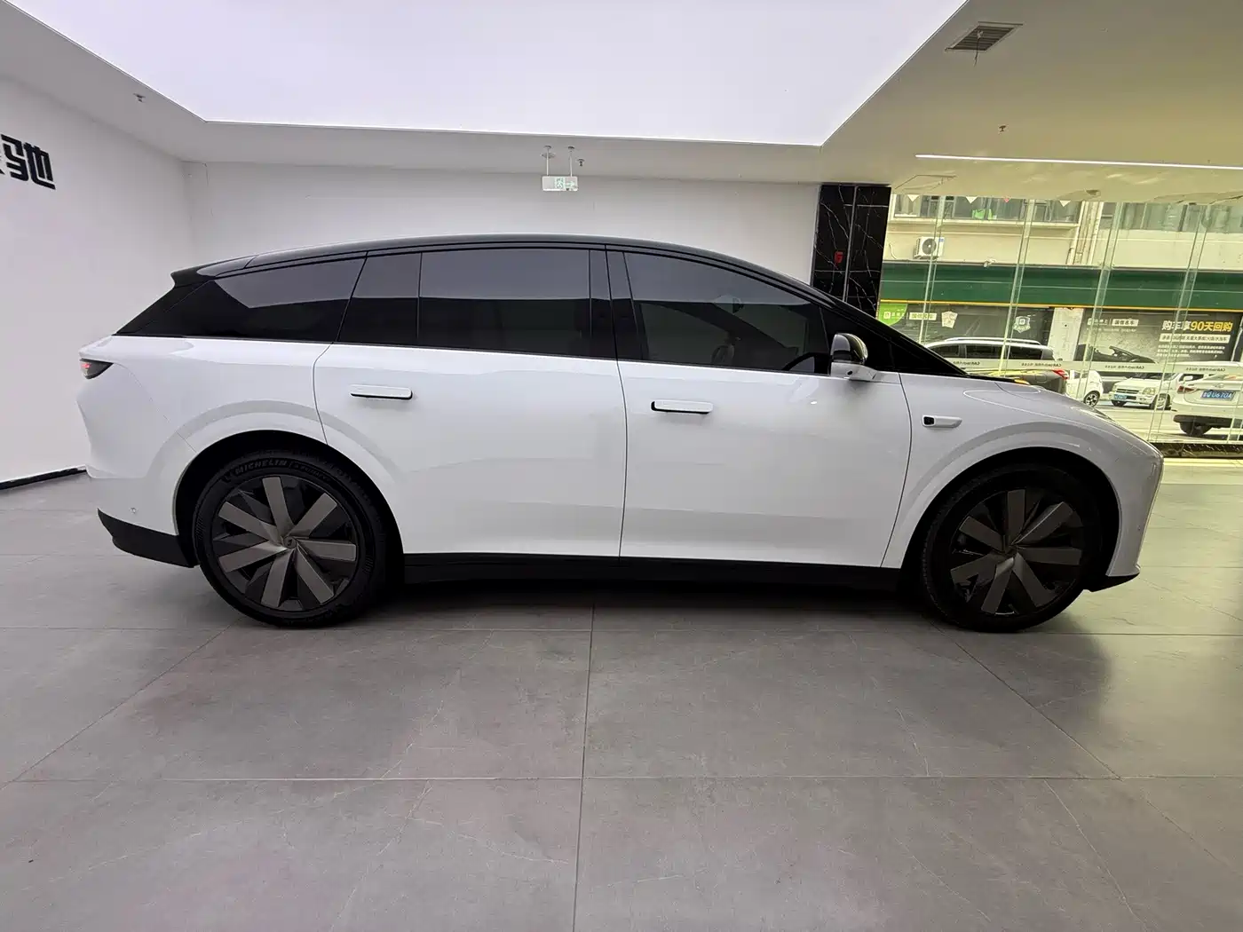 Li Auto i6 2026 2025 4WD Base Model