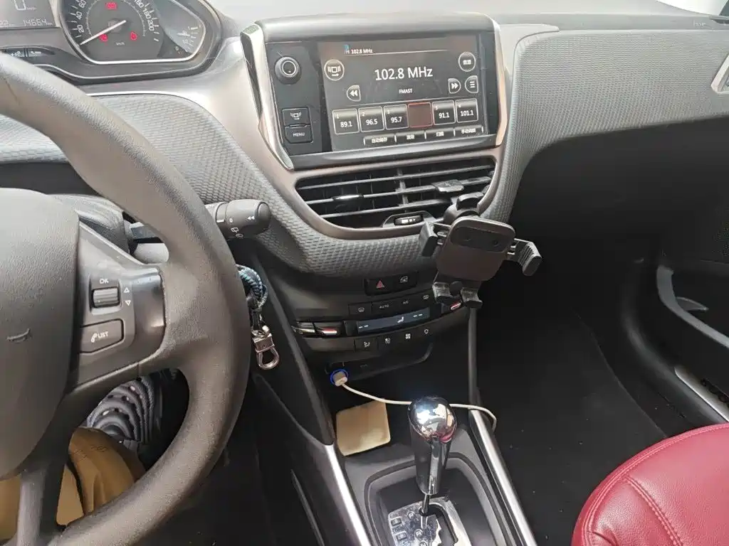 Peugeot 2008 2015 2014 1.6L Automatic Fashion Edition