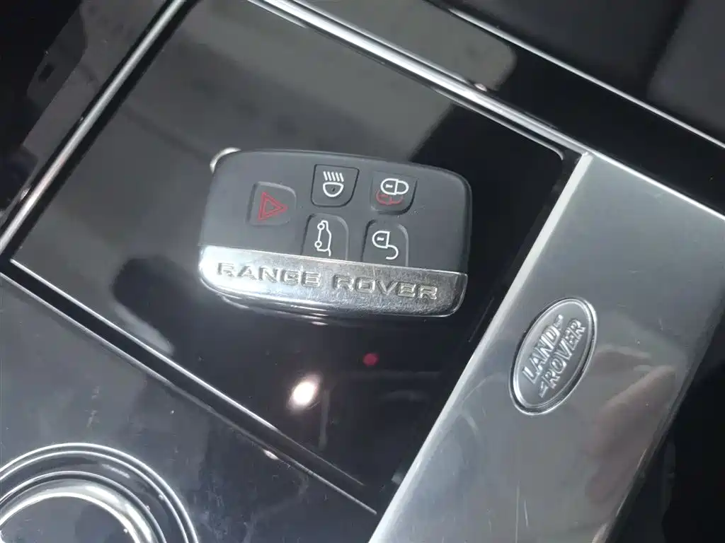Land Rover Range Rover Velar 2018 P380 R-DYNAMIC SE фото 9