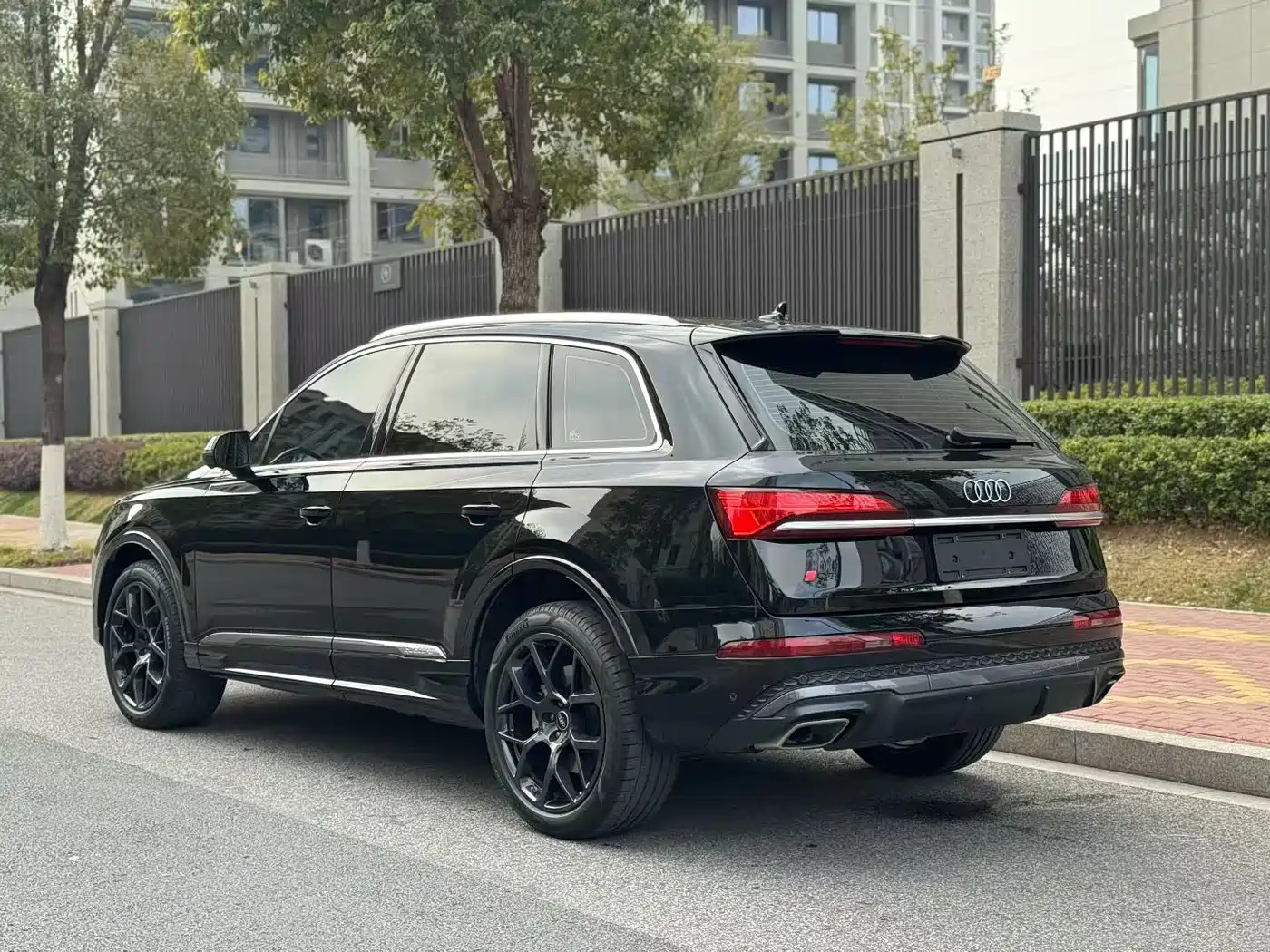 Audi Q7 2025 55 TFSI quattro S line Black Warrior фото 15