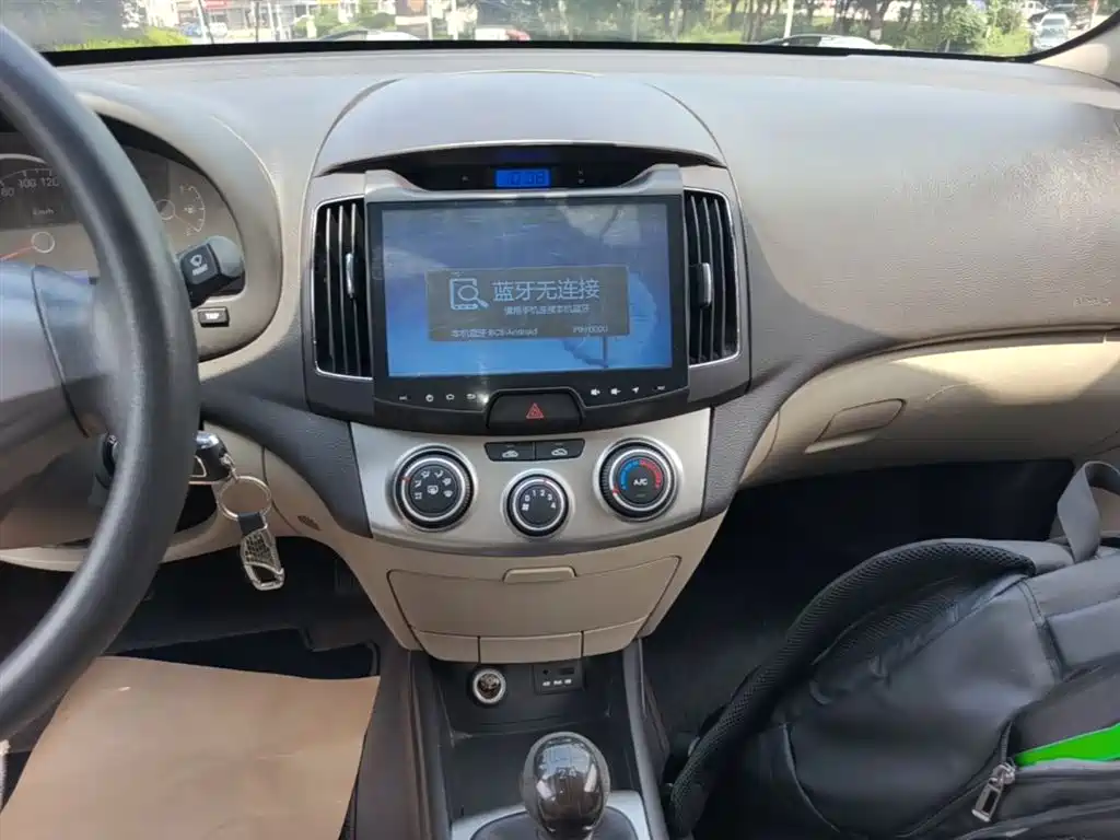 Hyundai Elantra 2016 1.6L Manual Family Joy Sunroof Edition фото 13