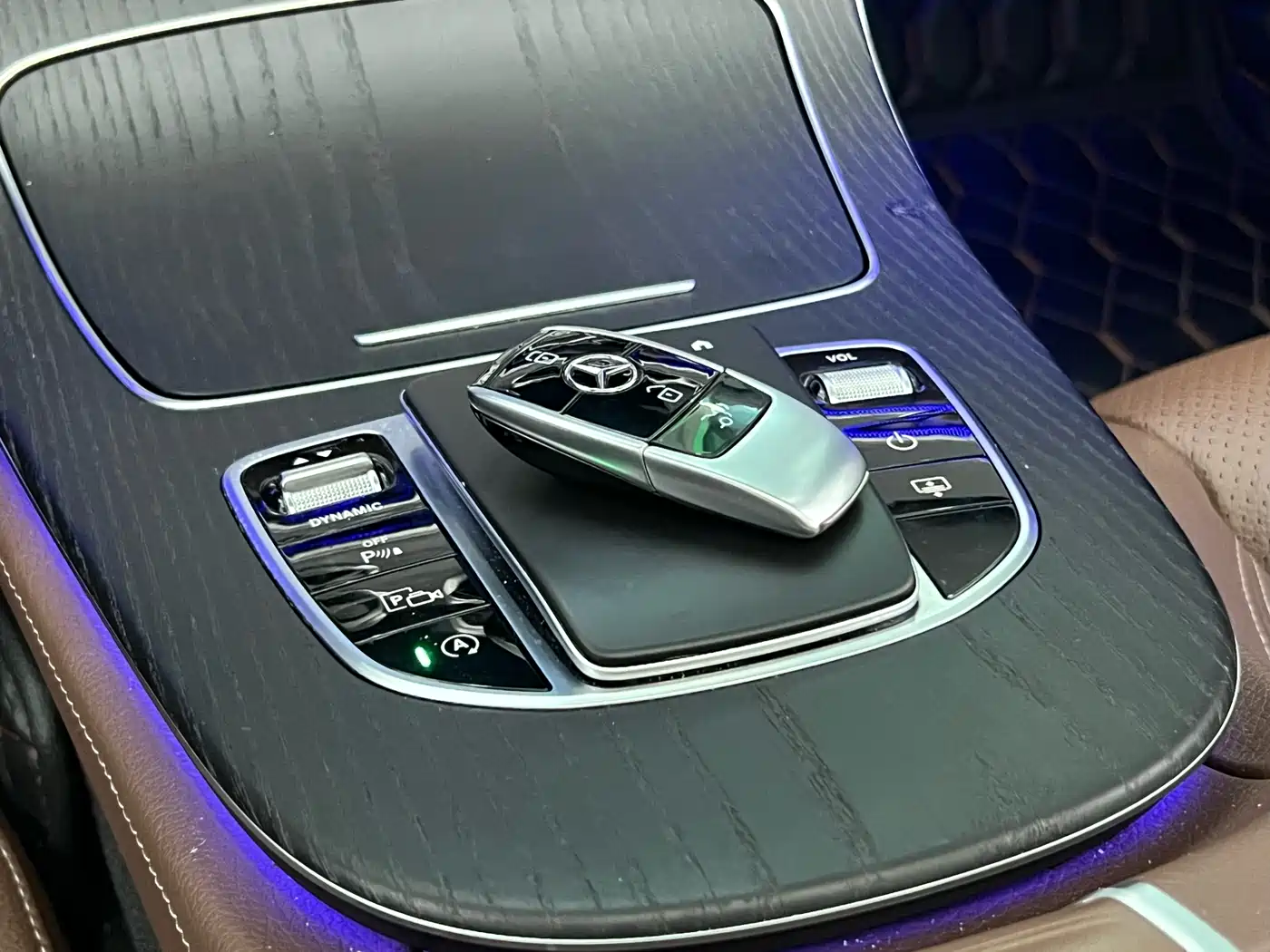 Mercedes-Benz E-Class 2023 E 300 L Sport Luxury фото 21