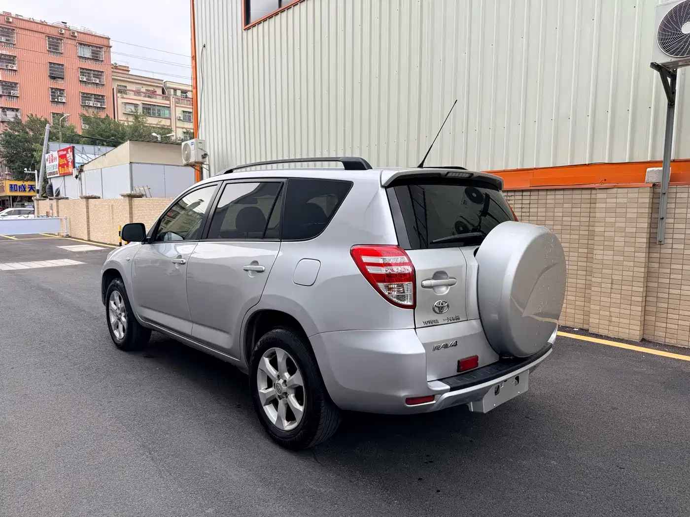 Toyota RAV4 Rongfang 2011 2.0L Automatic Luxury Edition фото 7