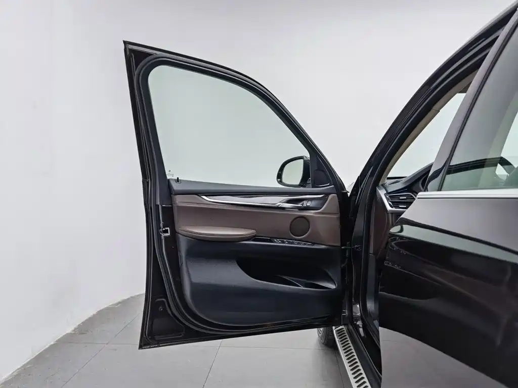Photo 8 - BMW X5 (Import)