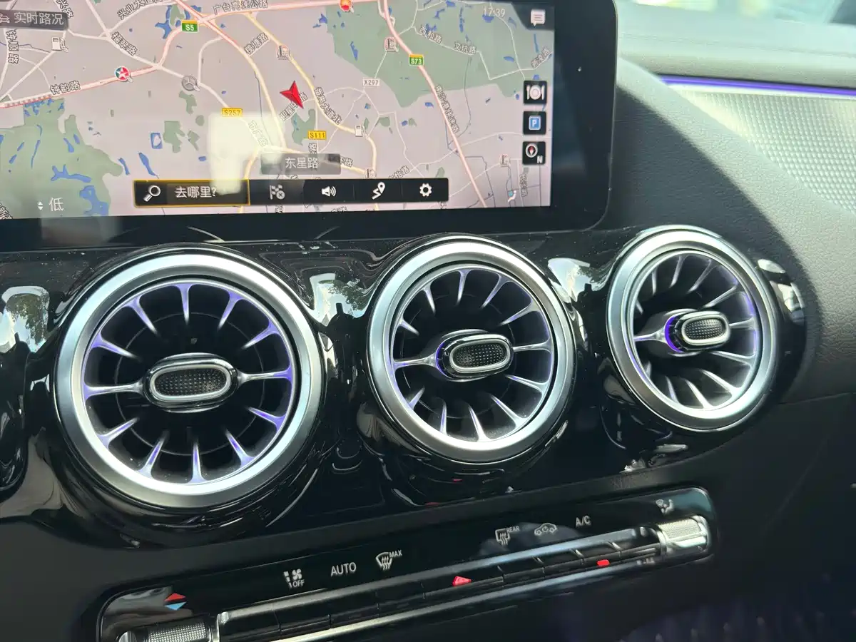 Фото 31 - Mercedes-Benz GLA