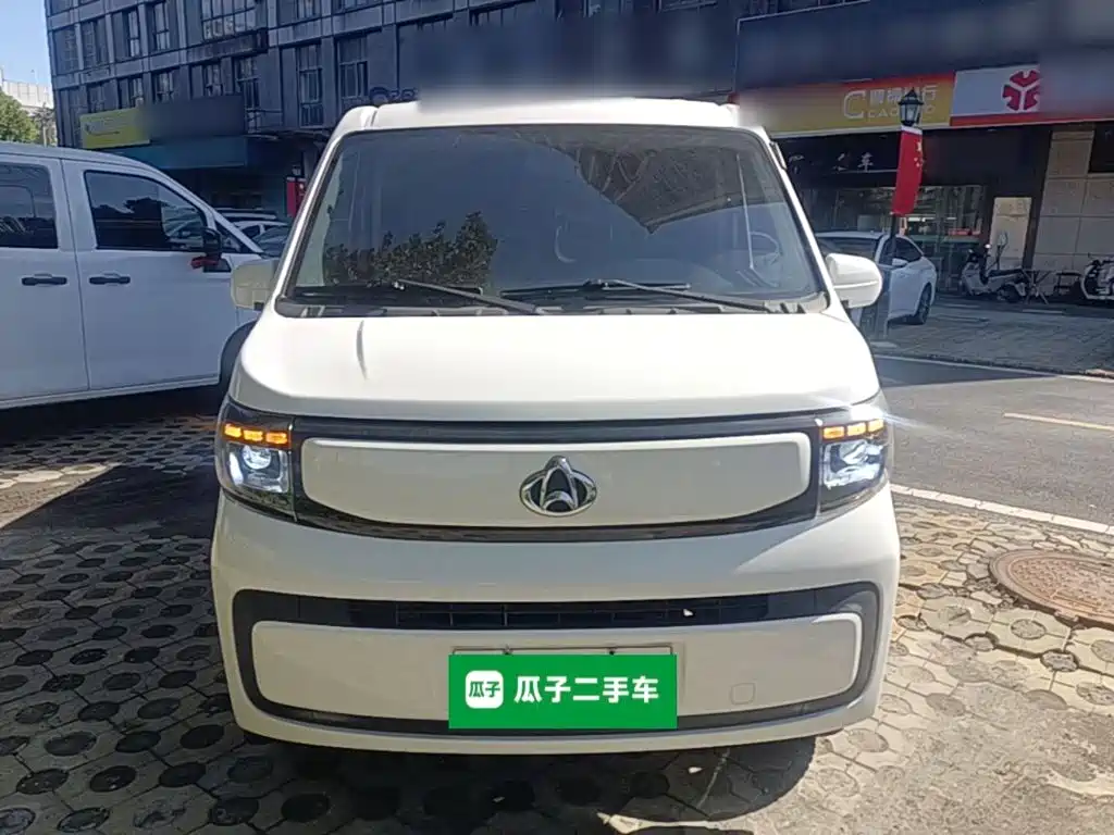 Changan Kaicheng Changan Ruixing EM80 2025 2025 Passenger Version Comfort 6-seater 300km Dual Swing Doors