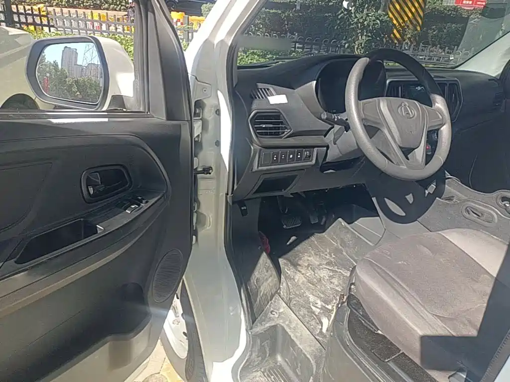 Changan Kaicheng Changan Ruixing EM80 2025 2025 Passenger Version Comfort 6-seater 300km Dual Swing Doors