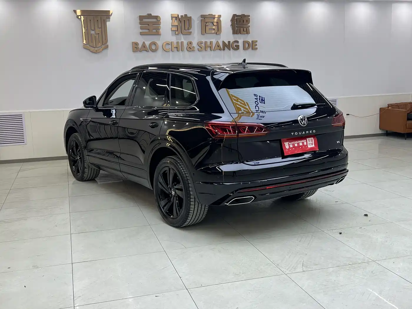 Volkswagen Touareg 2023 3.0TSI R-Line Black Sports Package фото 6