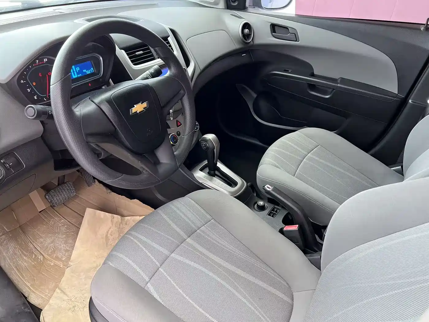 Chevrolet Aveo 2014 Sedan 1.4SL AT Fashion Edition фото 7