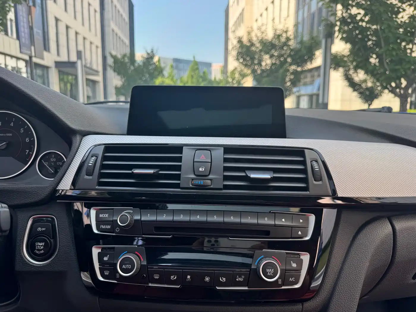 BMW 3 Series 2017 330i M Sport фото 18