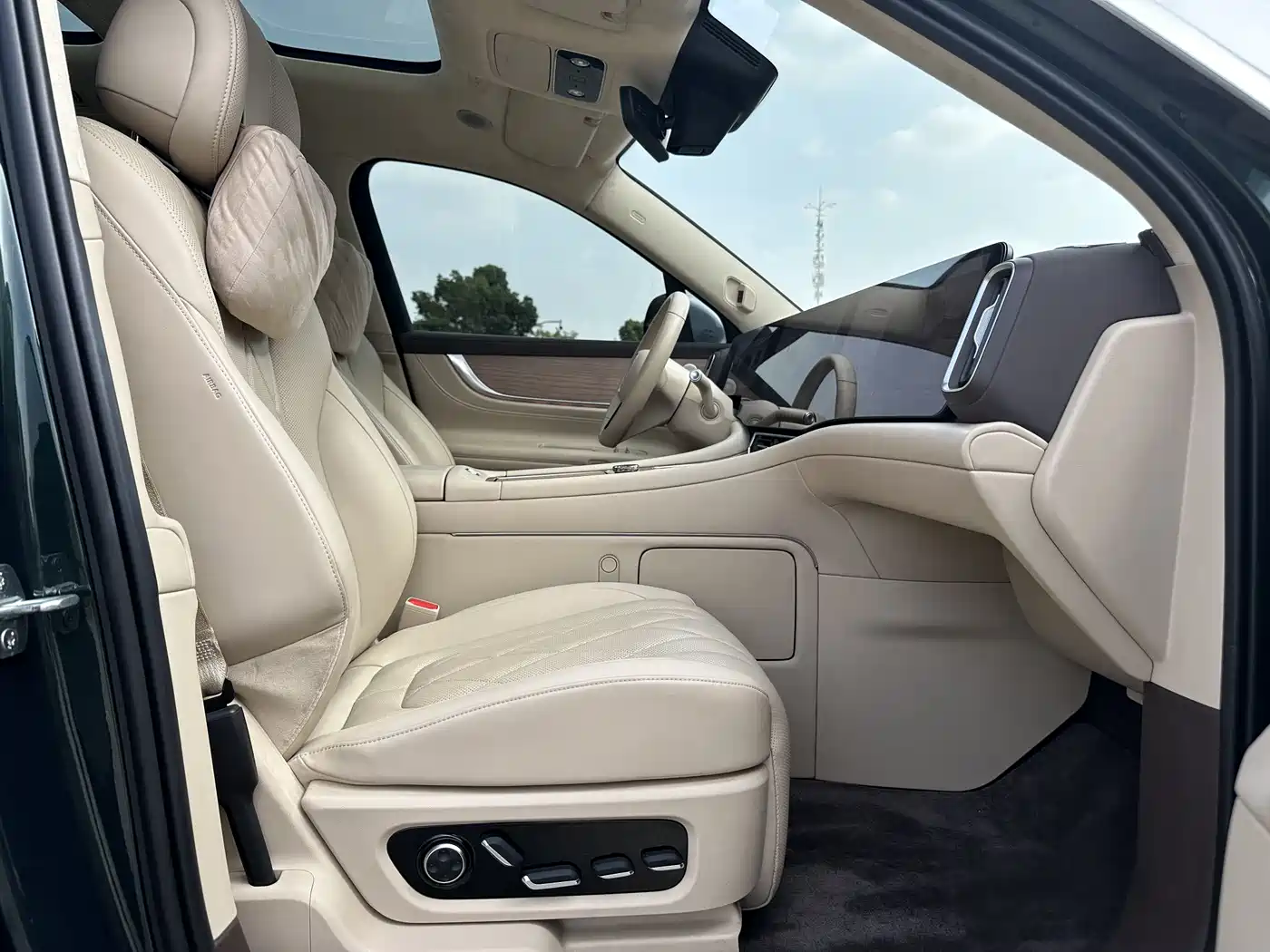 AITO Wenjie AITO M9 2024 Extended Range Ultra 42kWh 6-Seater фото 15