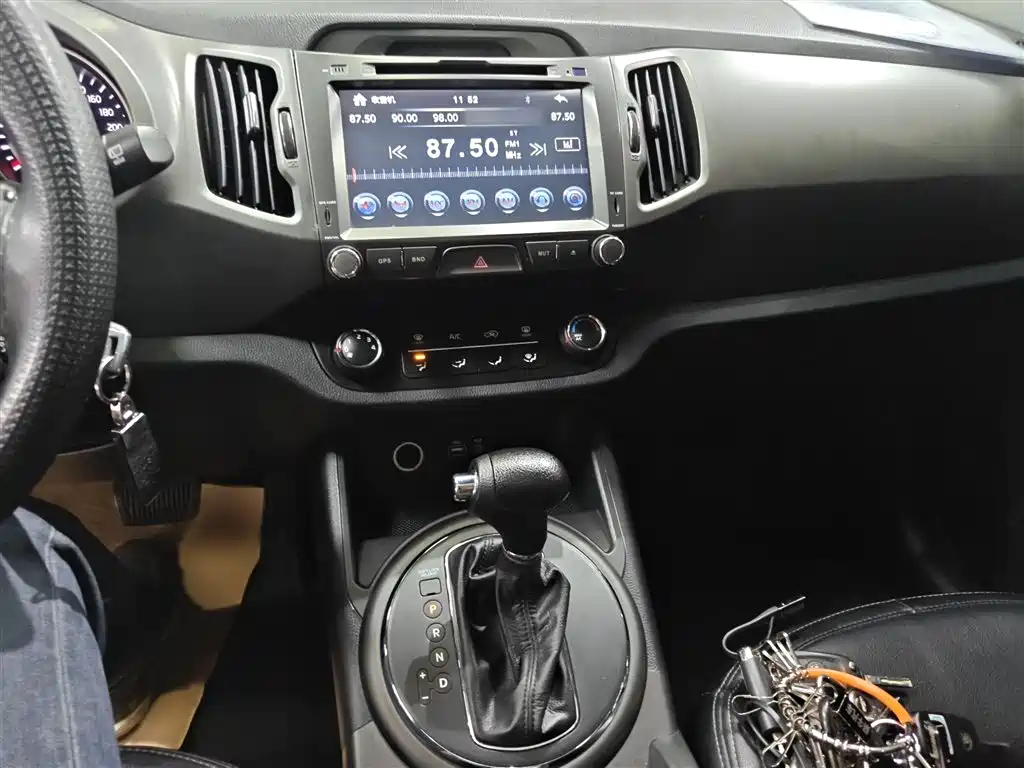 Kia Sportage 2015 2.0L Automatic 2WD GL фото 4