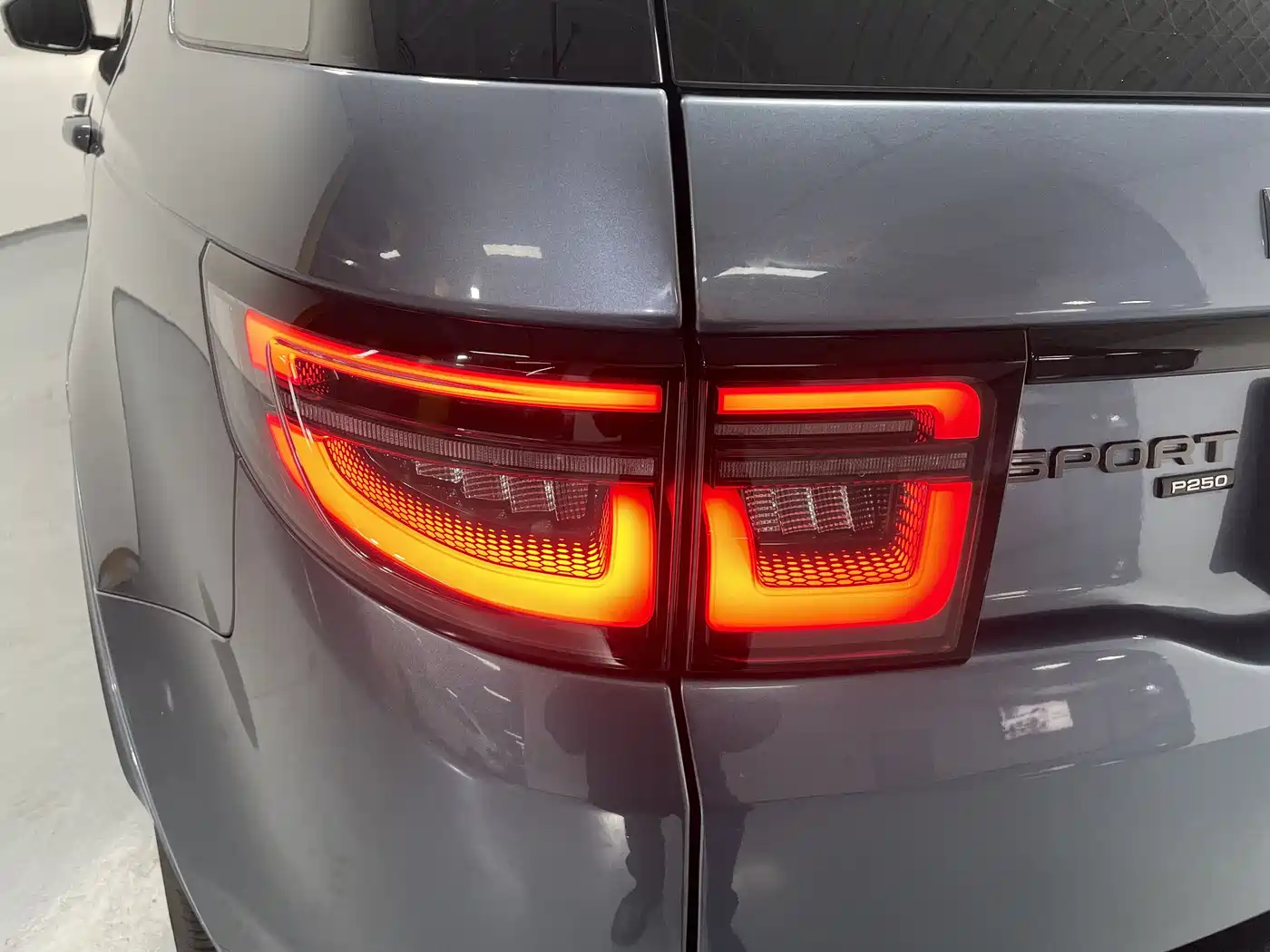 Land Rover Discovery Sport 2022 Model 249PS R-Dynamic S Performance Edition 5-Seater фото 18