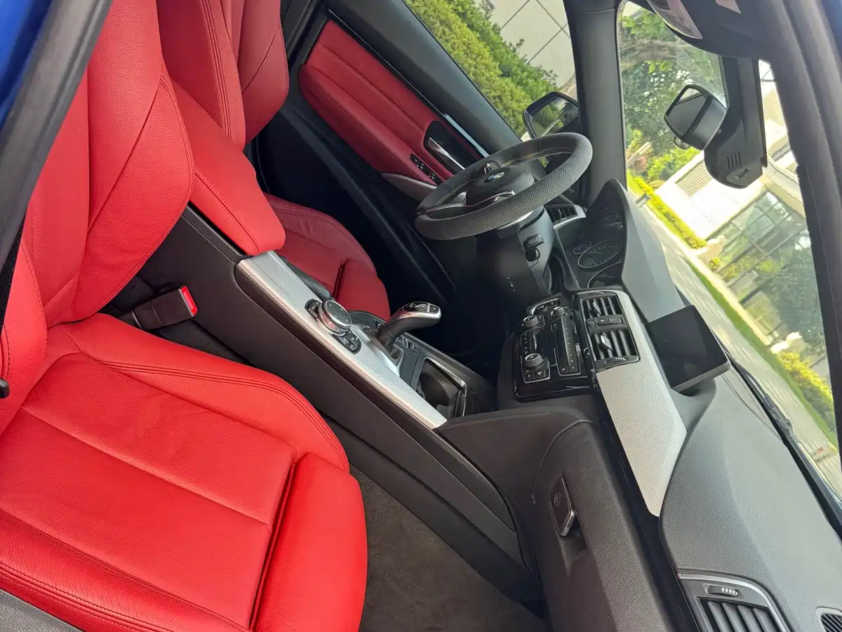 BMW 3 Series 2017 330i M Sport фото 10