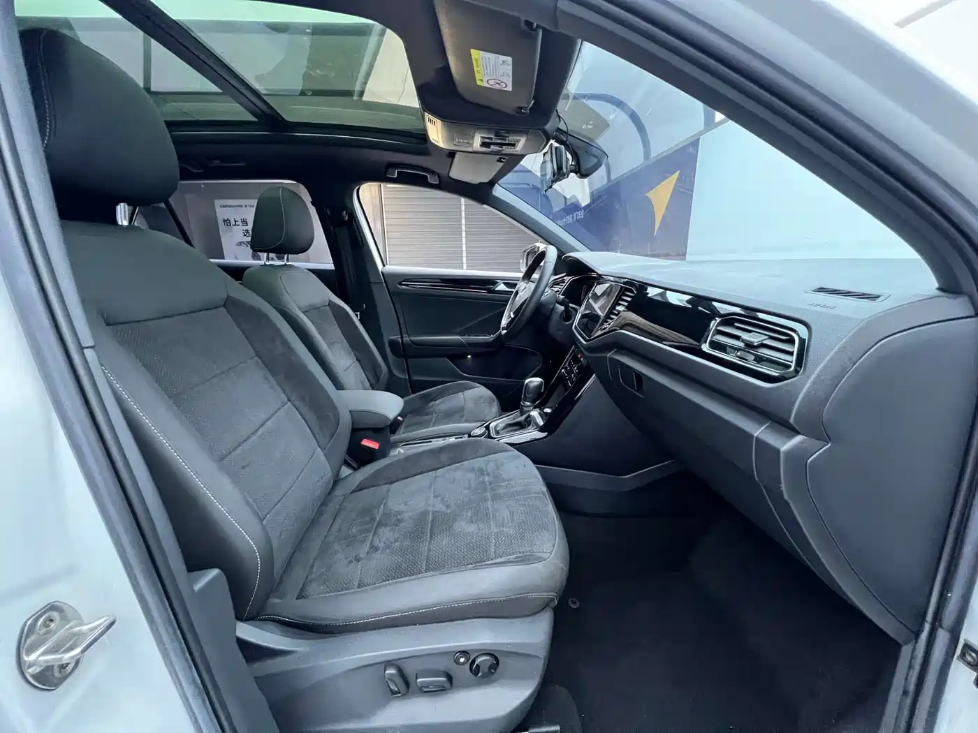 Volkswagen T-ROC 2021 Facelift 280TSI DSG 4WD Luxury Smart Connect Edition фото 9