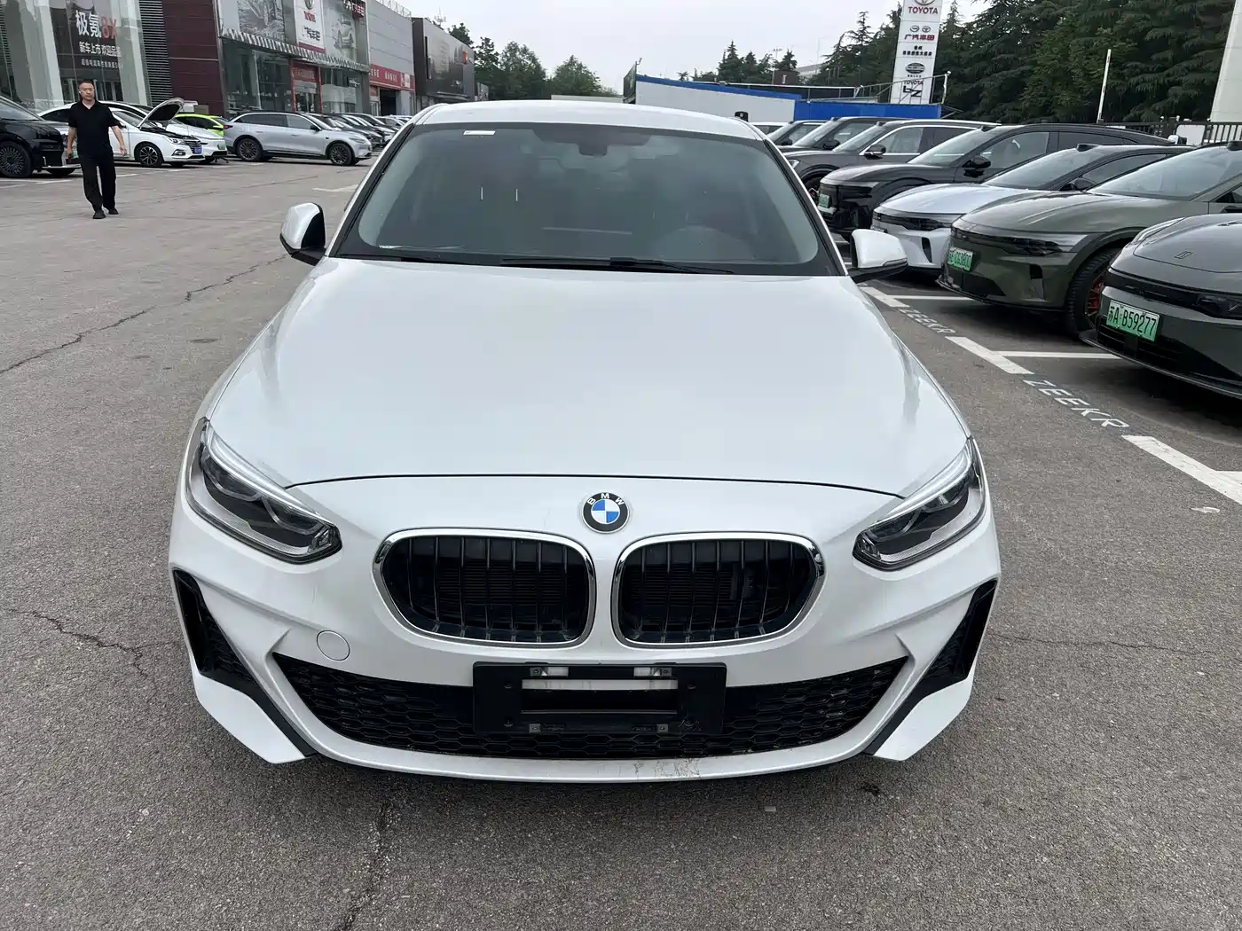 BMW 1 Series 2023 120i M Sport фото 8