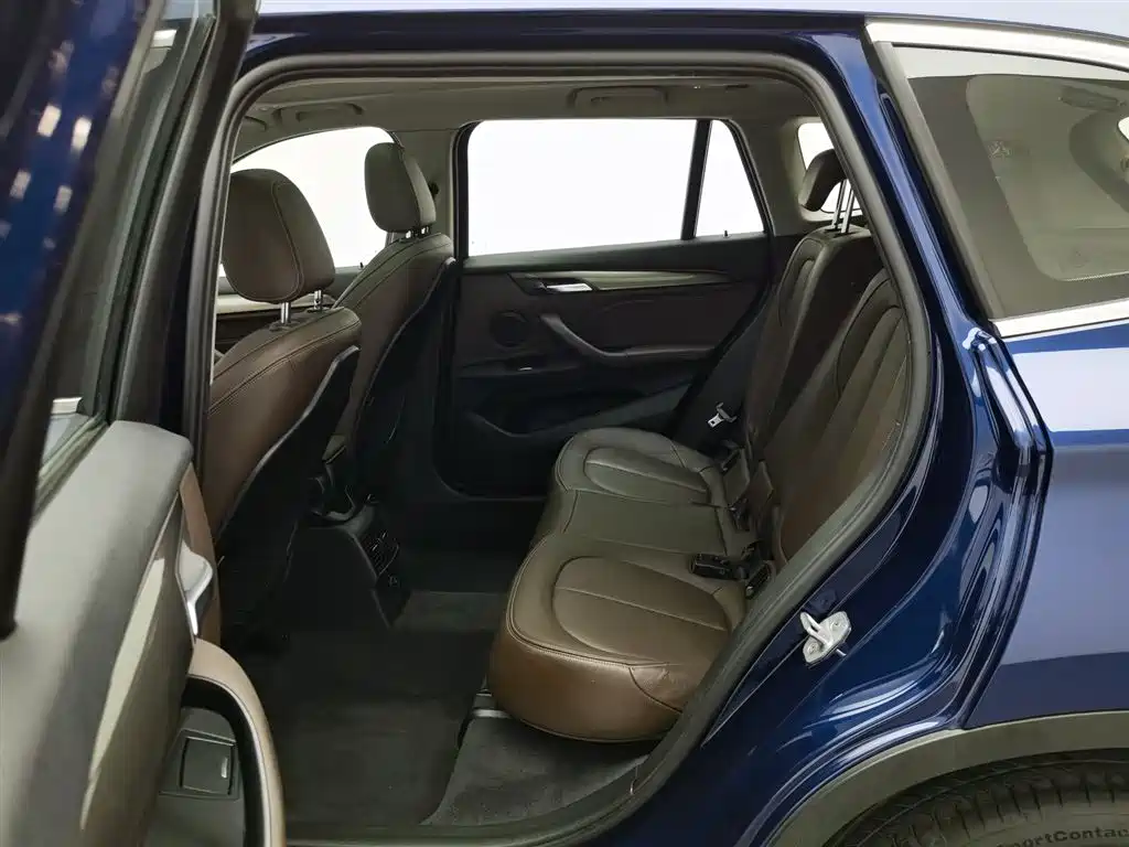 BMW X1 2018 sDrive18Li Premium Model фото 15