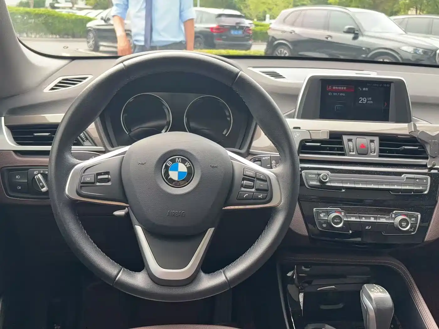 BMW X1 2019 sDrive18Li Premium Model фото 15