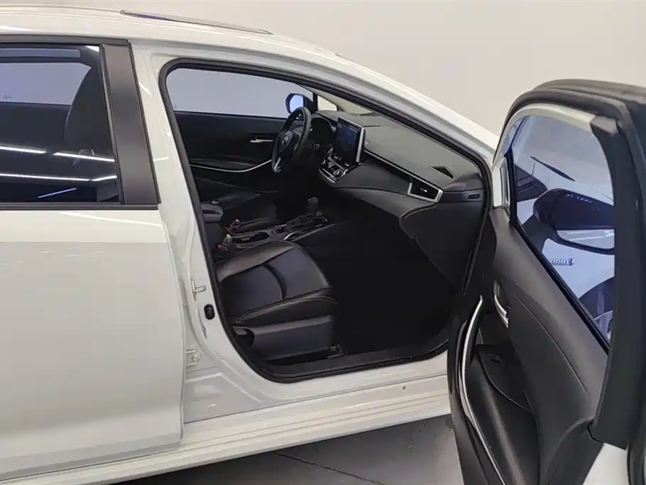 Toyota Corolla 2021 Hybrid 1.8L E-CVT Elite Edition фото 8