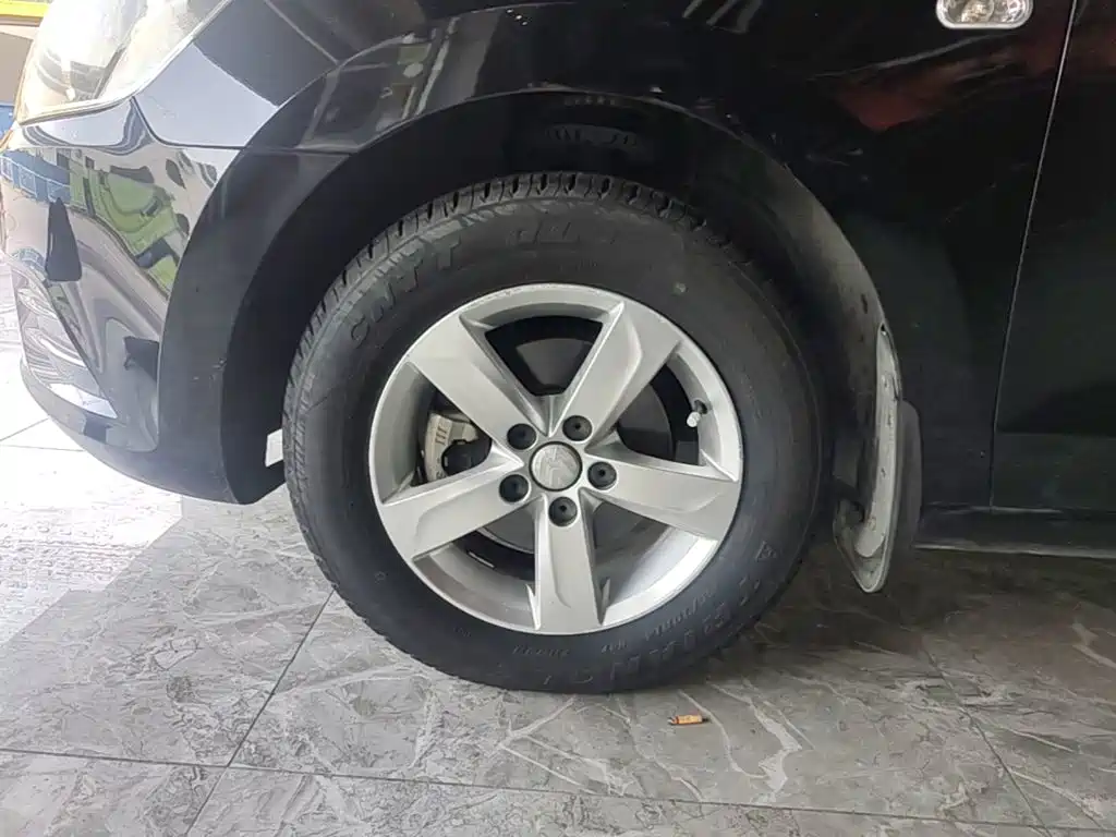 صورة 23 - Volkswagen Jetta