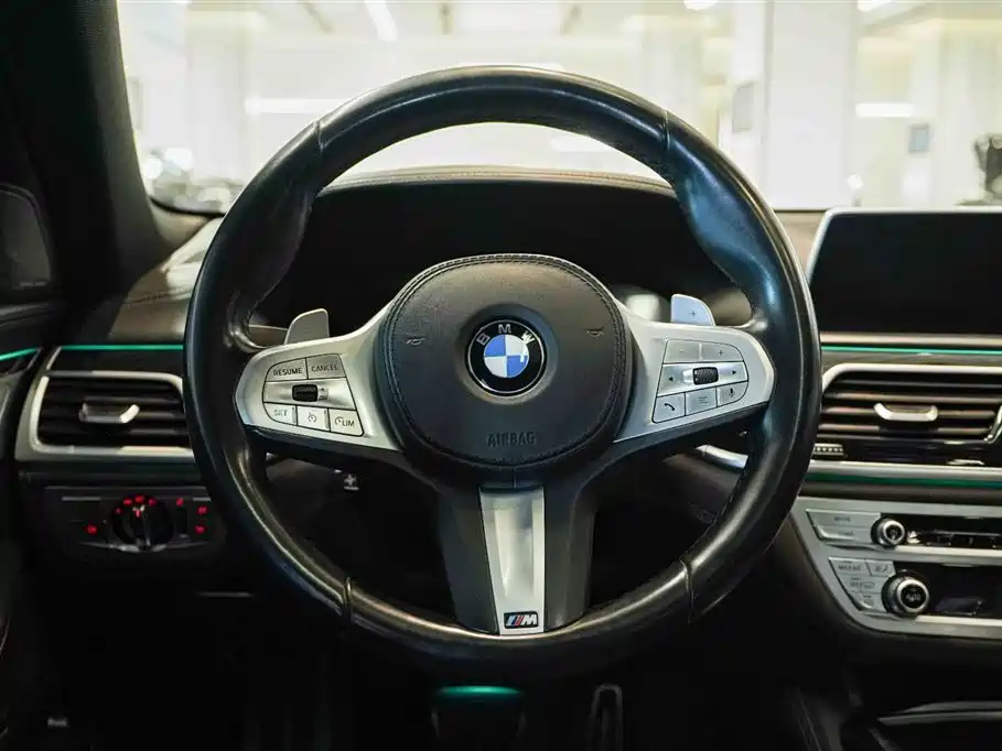 BMW 7 Series 2019 740Li Leading M Sport Package фото 17