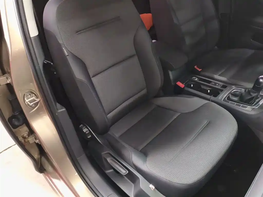 Volkswagen Golf 2016 230TSI Automatic Comfort фото 25