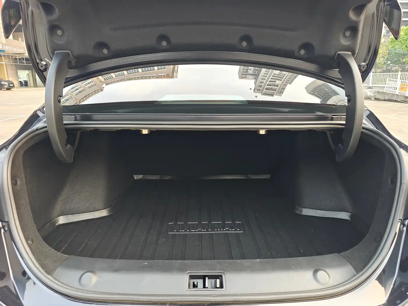 DONGFENG FENGSHEN YI HYUN MAX