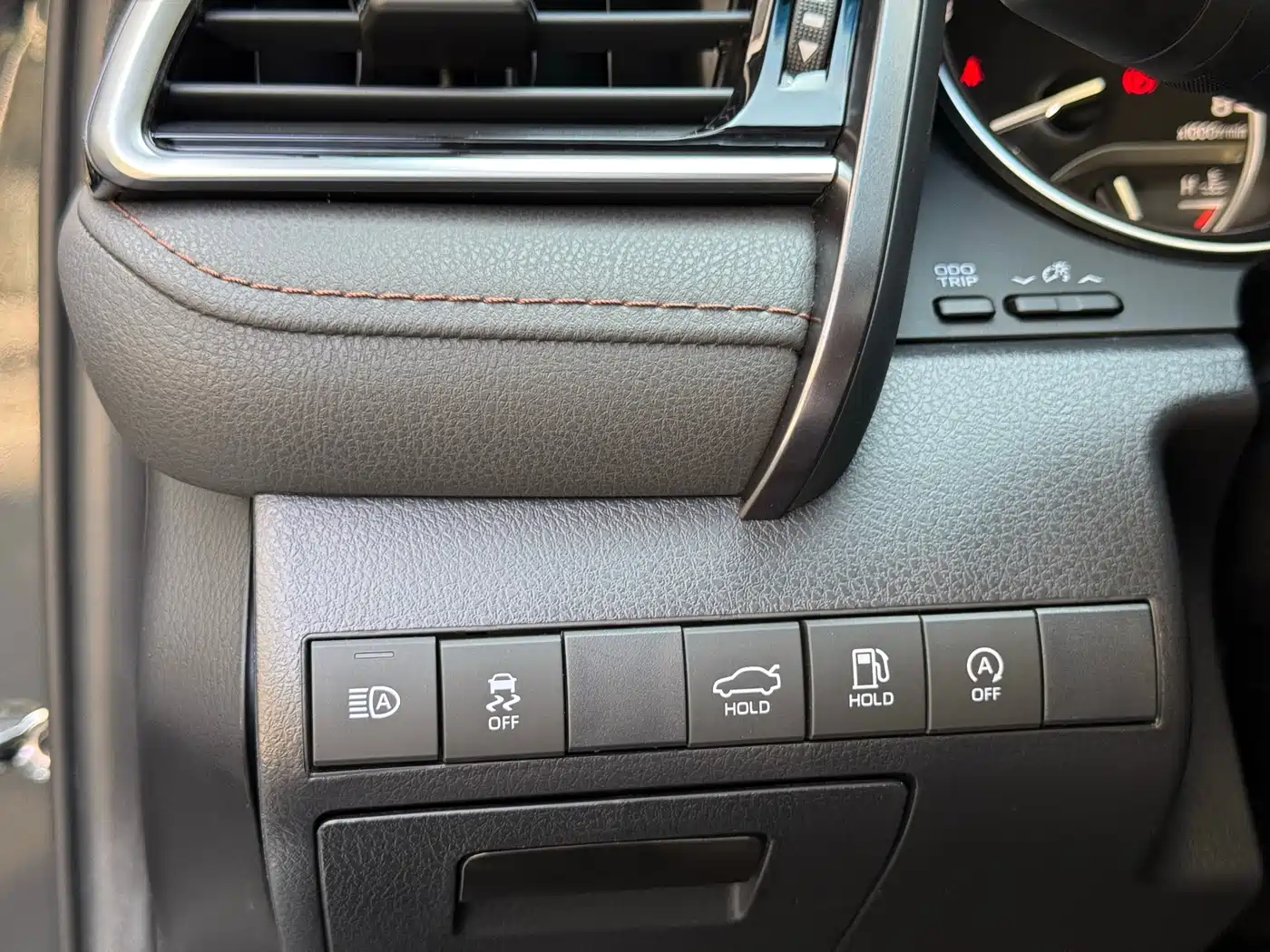 Toyota Camry 2023 2.0G Luxury Edition фото 17