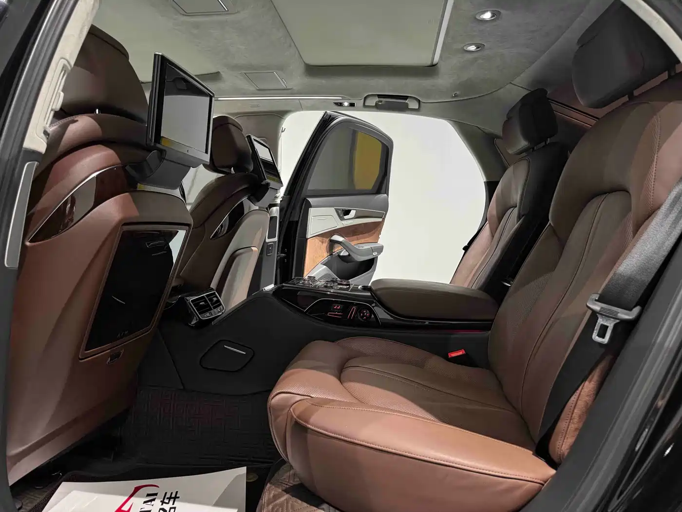 Photo 14 - Audi A8