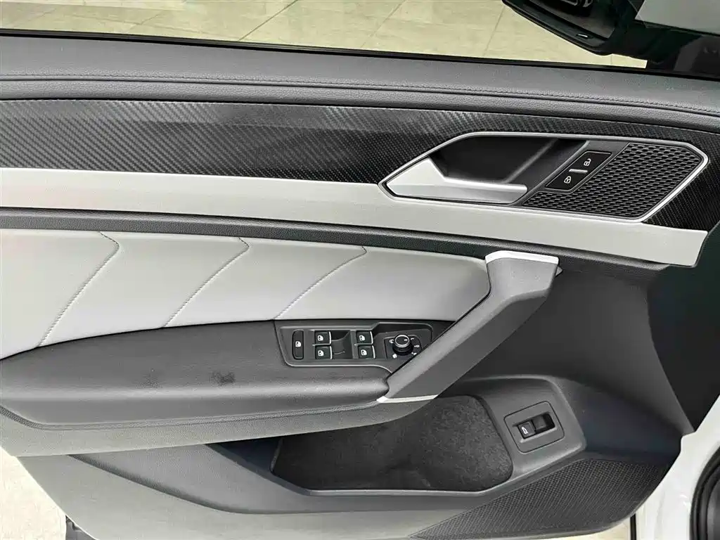 Volkswagen Tayron 2023 280TSI 2WD Luxury Plus Advanced Edition фото 10