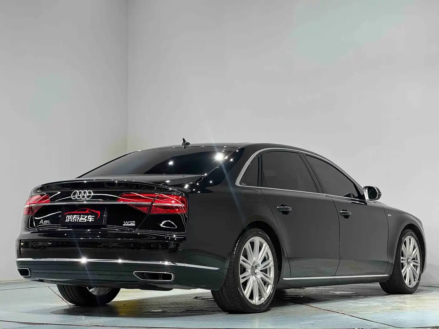 Photo 23 - Audi A8