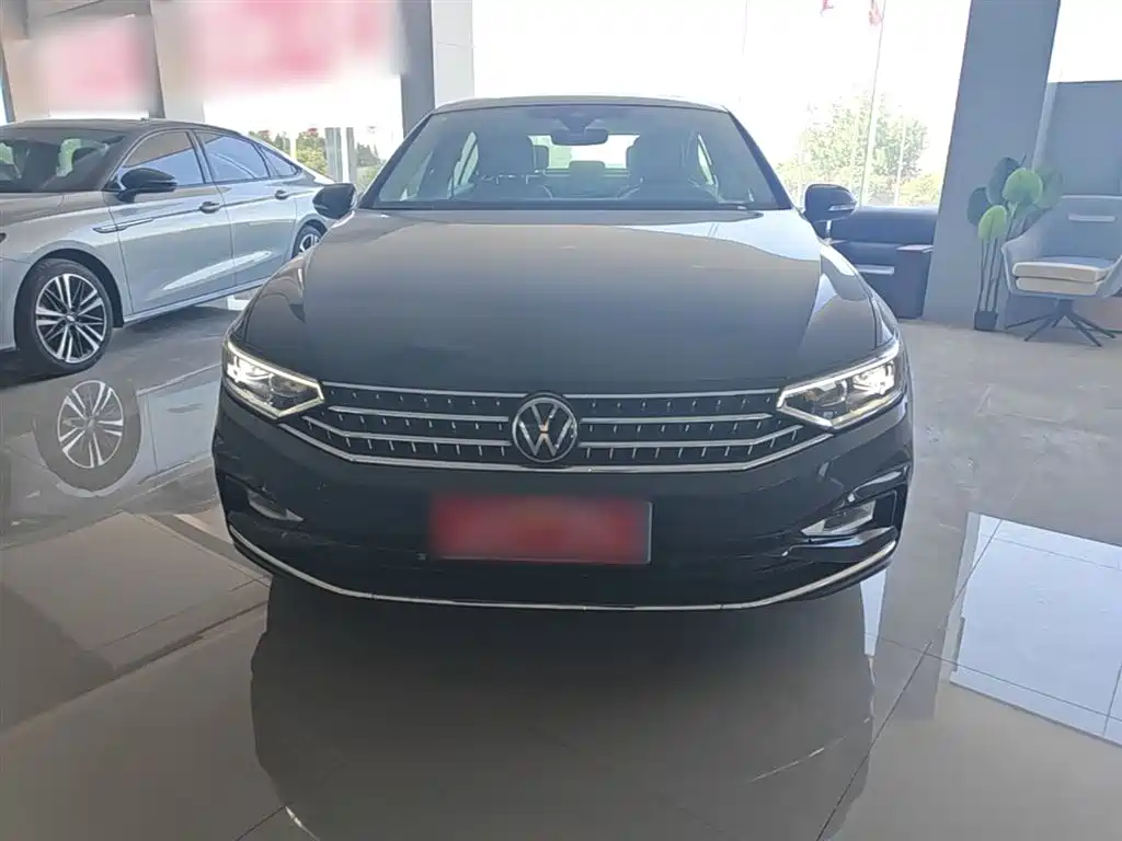 Volkswagen Magotan 2023 Model 2 Million Commemorative Edition 330TSI DSG Luxury фото 3