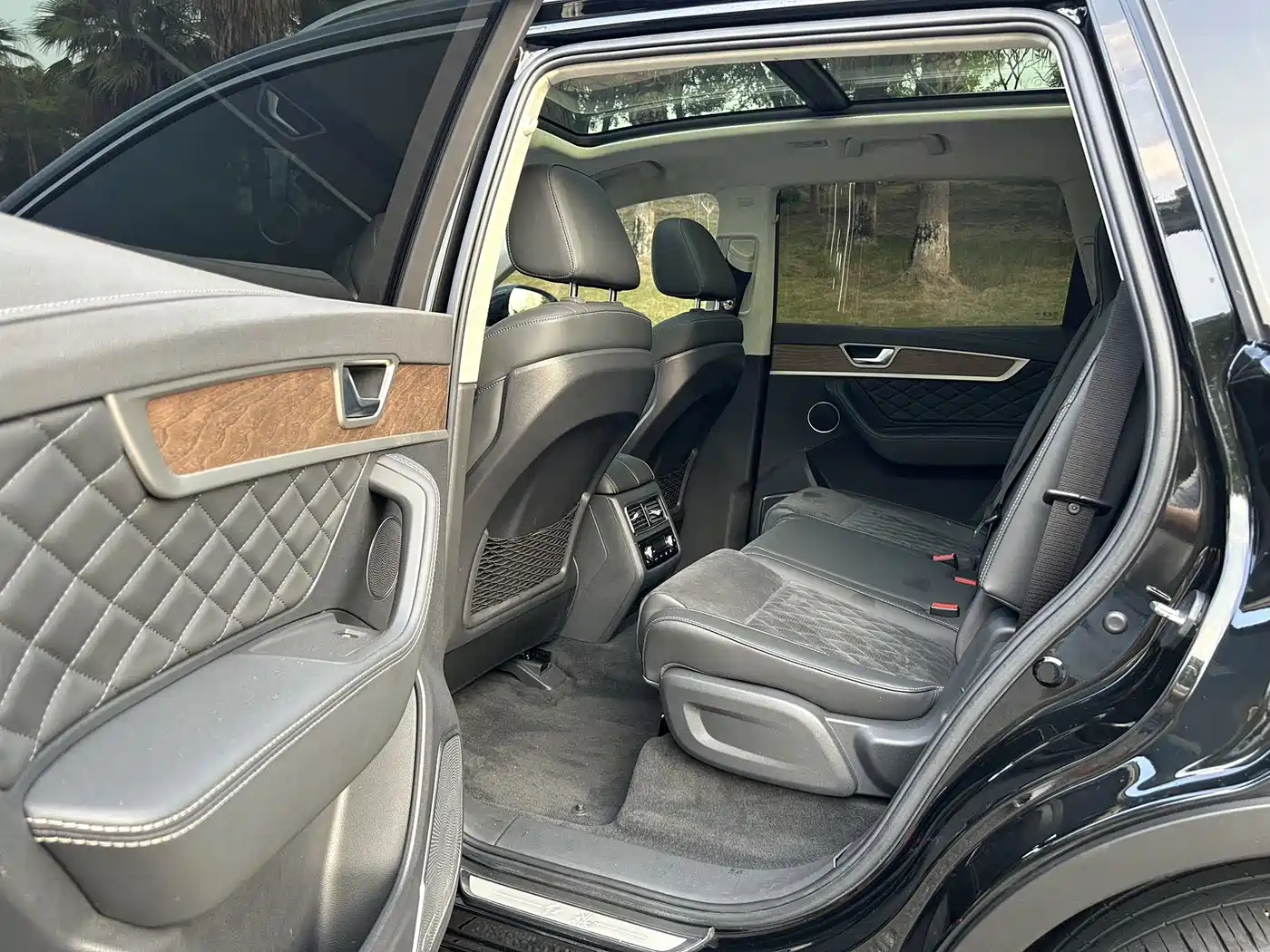 Hongqi HS7 2022 2022 2.0T DCT 2WD ZhiLian QiChang Edition 7-seater