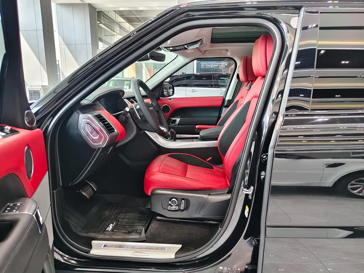 Land Rover Range Rover Sport 2021 3.0 L6 Gloss Black Edition фото 6