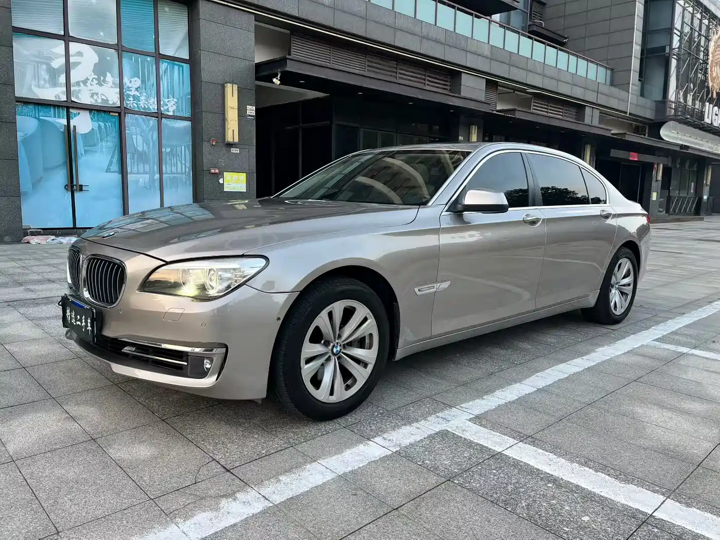 BMW 7 Series 2013 Model 730Li Luxury фото 3