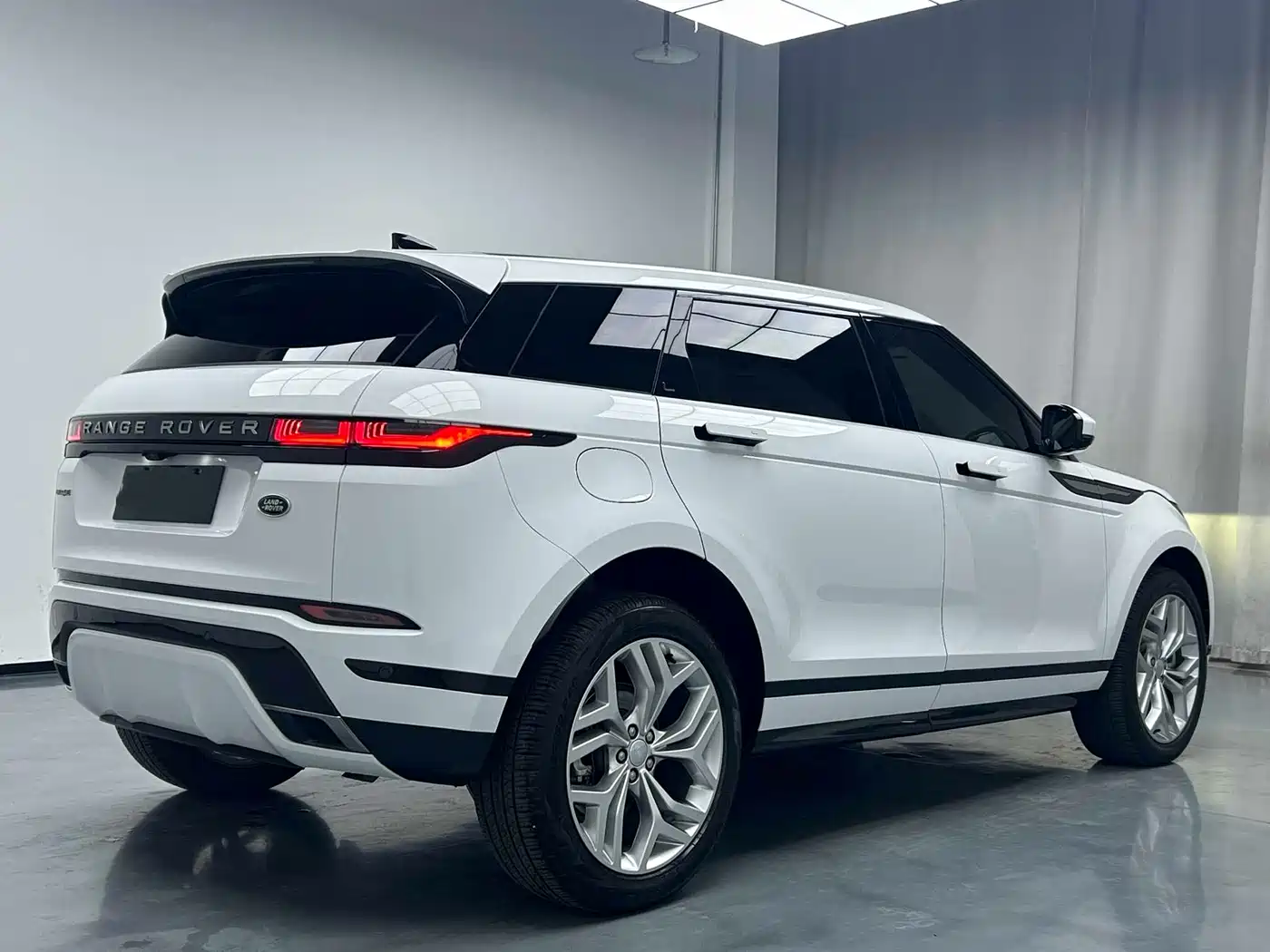Land Rover Range Rover Evoque 2022 Range Rover Evoque L 200PS R-Dynamic Standard Elite Edition фото 13