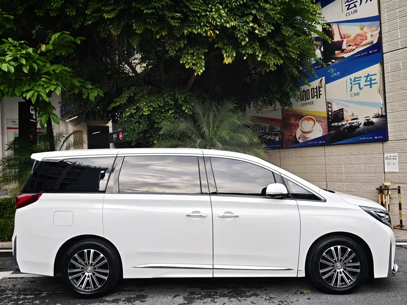 GAC Trumpchi Trumpchi M8 2021 Leading Show Series 390T Ultimate Edition фото 6